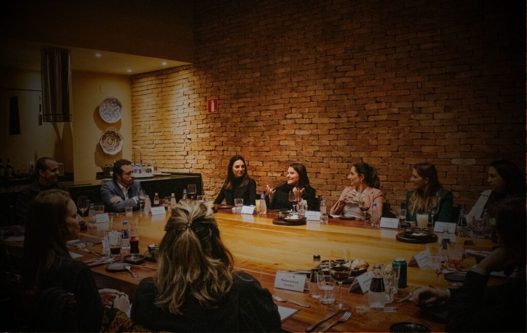 O que 10 CMOs e o economista-chefe da Mastercard conversaram em uma sala.