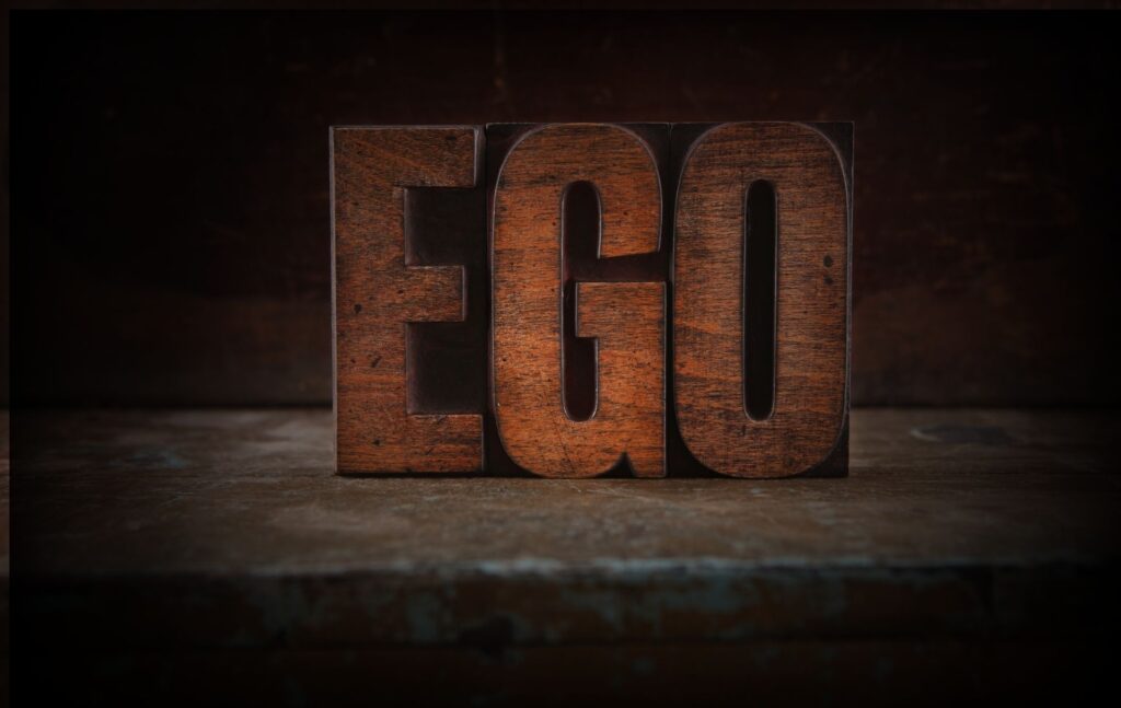 O ego adora o crachá. Mas e a alma?